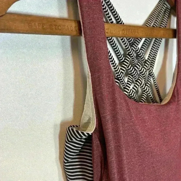 Lululemon Tank Top Built  In Sports Bra Athletic Exercise Gym Walk Run Workout - Picture 3 of 9